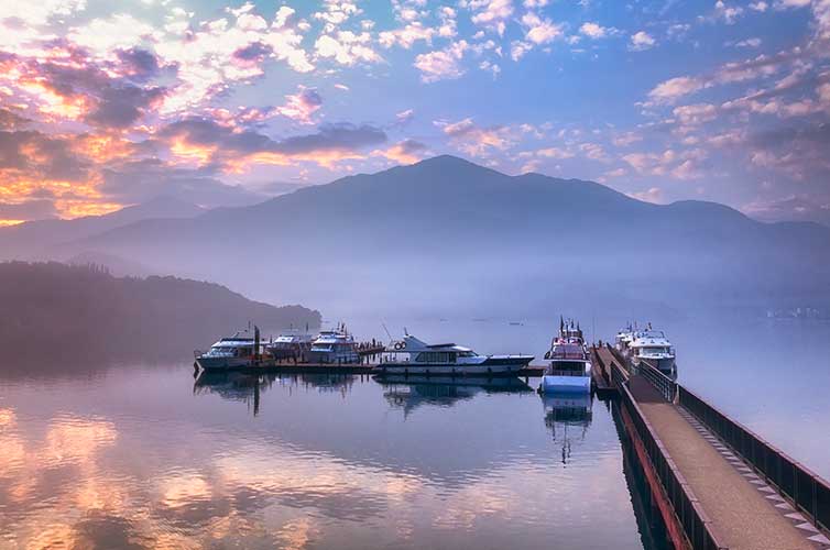 sun moon lake 
